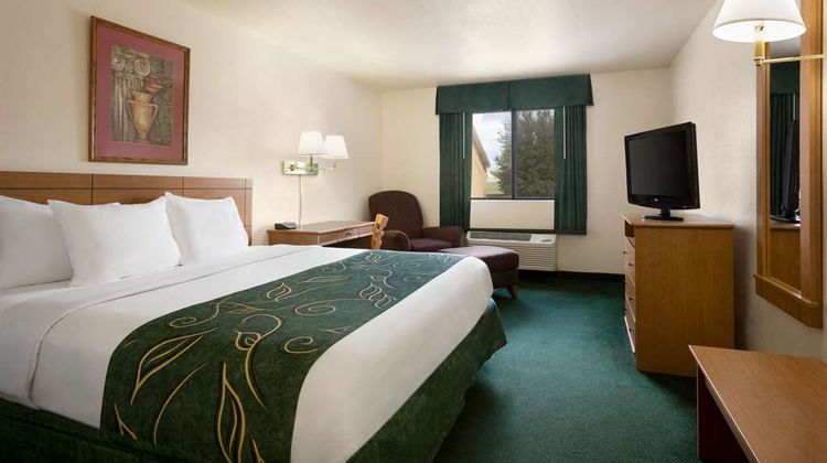 Baymont Inn & Suites Hearne Room