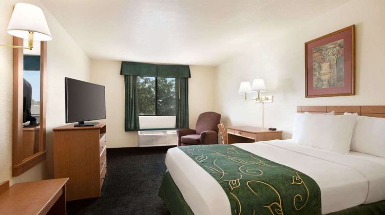 Baymont Inn & Suites Hearne Room