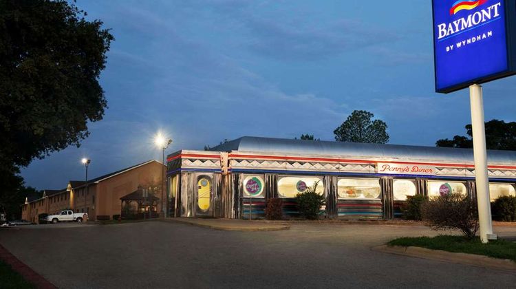 Baymont Inn & Suites Hearne Exterior