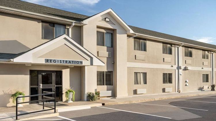 Baymont Inn & Suites Hearne Exterior