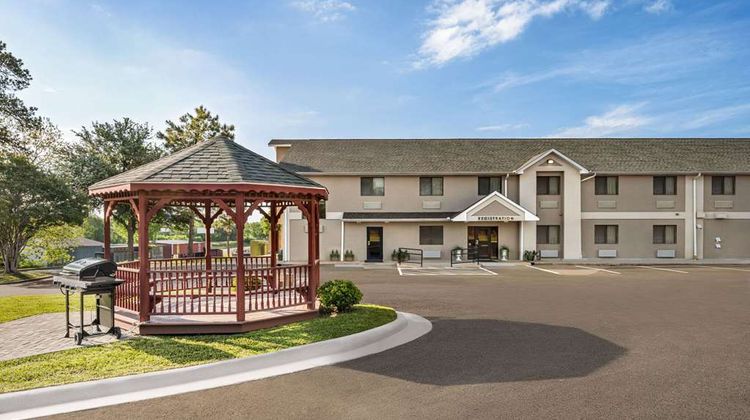 Baymont Inn & Suites Hearne Other