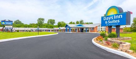 Days Inn & Suites Exterior