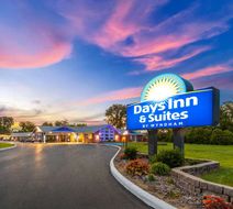 Days Inn & Suites Exterior