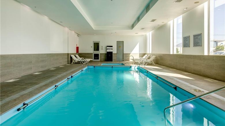 <b>Wyndham Santiago Aeropuerto Pool</b>. Images powered by <a href="https://iceportal.shijigroup.com/" title="IcePortal" target="_blank">IcePortal</a>.
