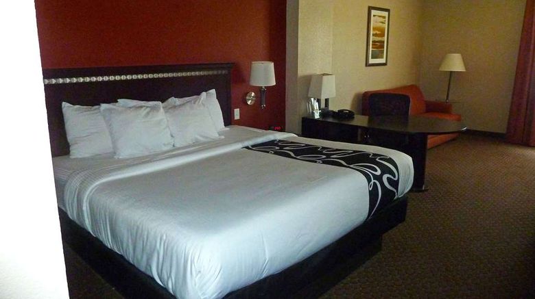 <b>Americas Best Value Inn & Suites Suite</b>. Images powered by <a href="https://iceportal.shijigroup.com/" title="IcePortal" target="_blank">IcePortal</a>.