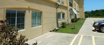 Americas Best Value Inn & Suites Exterior