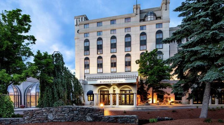 DoubleTree by Hilton Nashua Exterior