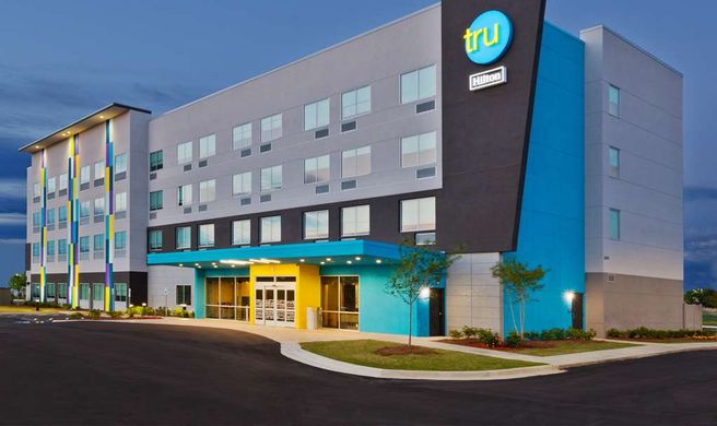Tru by Hilton Auburn Exterior