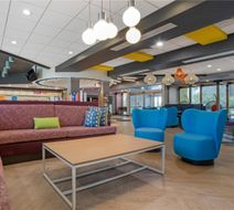 Tru by Hilton Auburn Lobby