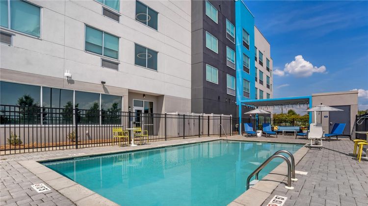 Tru by Hilton Auburn Pool