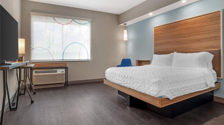 Tru by Hilton Auburn Room