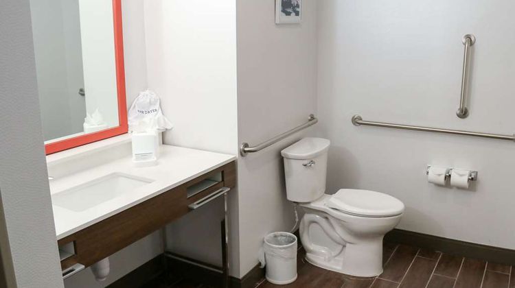 Hampton Inn & Suites Lafayette Room