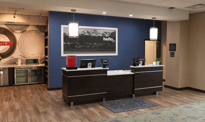 Hampton Inn & Suites Lafayette Lobby