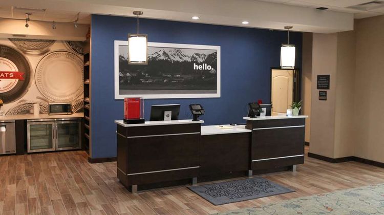 Hampton Inn & Suites Lafayette Lobby