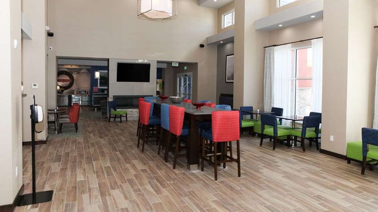 <b>Hampton Inn & Suites Lafayette Lobby</b>. Images powered by <a href="https://iceportal.shijigroup.com/" title="IcePortal" target="_blank">IcePortal</a>.