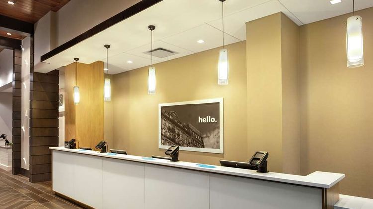 Hampton Inn & Suites Teaneck/Glenpointe Lobby