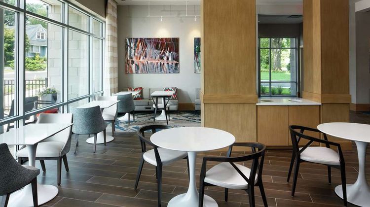 Hampton Inn & Suites Teaneck/Glenpointe Restaurant
