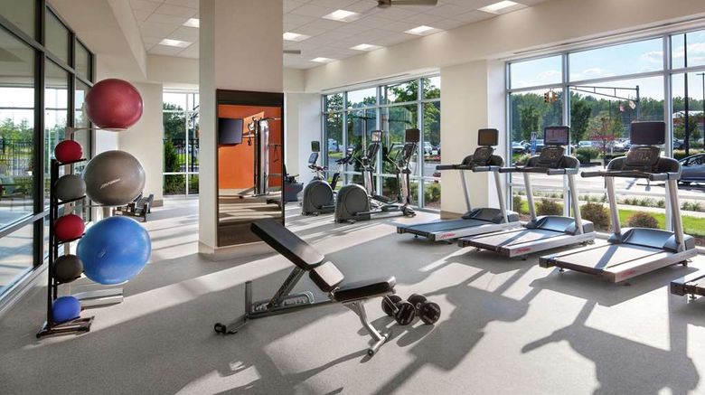 <b>Hampton Inn & Suites Teaneck/Glenpointe Health</b>. Images powered by <a href="https://iceportal.shijigroup.com/" title="IcePortal" target="_blank">IcePortal</a>.