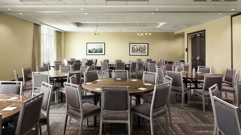 <b>Hampton Inn & Suites Teaneck/Glenpointe Meeting</b>. Images powered by <a href="https://iceportal.shijigroup.com/" title="IcePortal" target="_blank">IcePortal</a>.