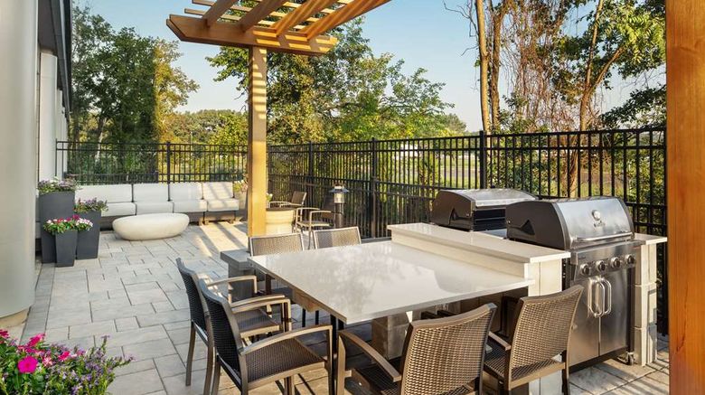 <b>Homewood Suites by Hilton Glenpointe Restaurant</b>. Images powered by <a href="https://iceportal.shijigroup.com/" title="IcePortal" target="_blank">IcePortal</a>.