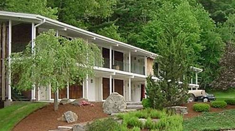 Publick House Historic Inn Suite
