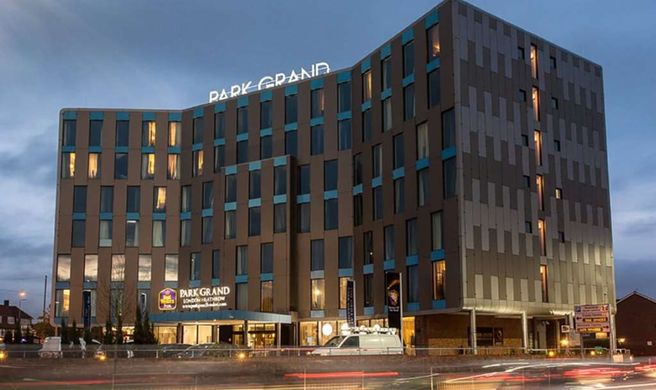 Park Grand London Heathrow Exterior