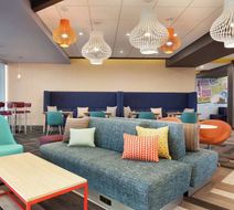 Tru by Hilton Lake Charles Lobby