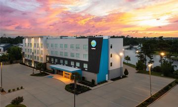 Tru by Hilton Lake Charles