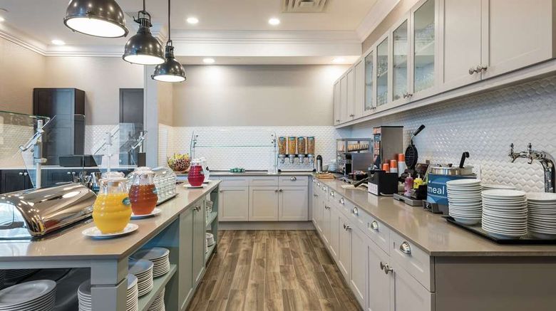 <b>Homewood Suites by Hilton Ottawa Airport Restaurant</b>. Images powered by <a href="https://iceportal.shijigroup.com/" title="IcePortal" target="_blank">IcePortal</a>.