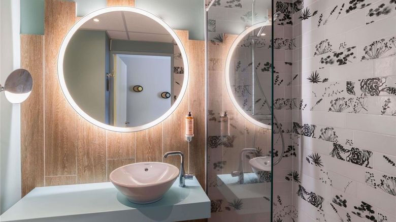 <b>Mercure Orleans Portes de Sologne Hotel Room</b>. Images powered by <a href="https://iceportal.shijigroup.com/" title="IcePortal" target="_blank">IcePortal</a>.