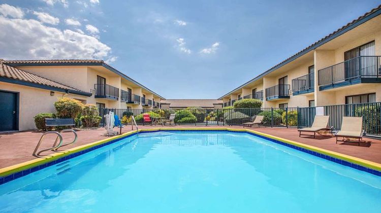 Baymont Inn Tehachapi Pool