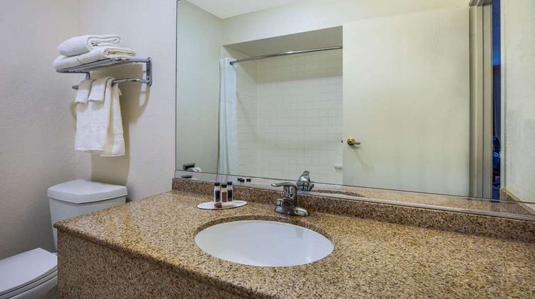 Baymont Inn Tehachapi Room