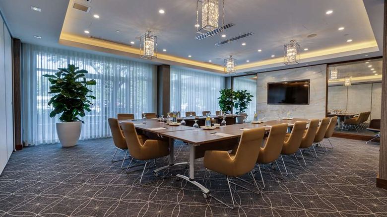 <b>Chateau Vaudreuil Suites Hotel Meeting</b>. Images powered by <a href="https://iceportal.shijigroup.com/" title="IcePortal" target="_blank">IcePortal</a>.