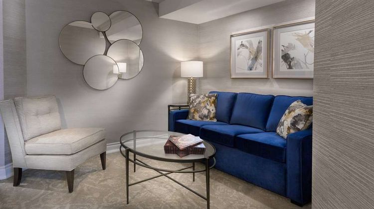 Chateau Vaudreuil Suites Hotel Suite