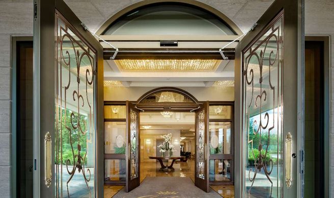 Chateau Vaudreuil Suites Hotel Exterior
