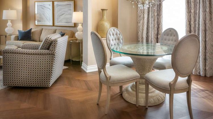 Chateau Vaudreuil Suites Hotel Suite