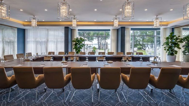 <b>Chateau Vaudreuil Suites Hotel Meeting</b>. Images powered by <a href="https://iceportal.shijigroup.com/" title="IcePortal" target="_blank">IcePortal</a>.