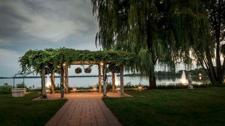 <b>Chateau Vaudreuil Suites Hotel Exterior</b>. Images powered by <a href="https://iceportal.shijigroup.com/" title="IcePortal" target="_blank">IcePortal</a>.