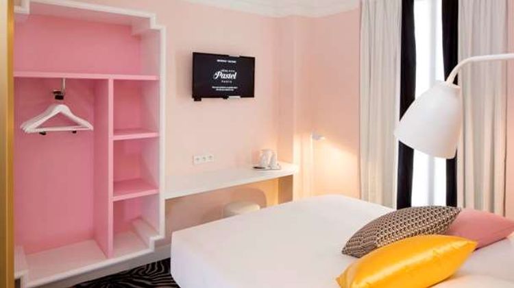 Hotel Pastel Room