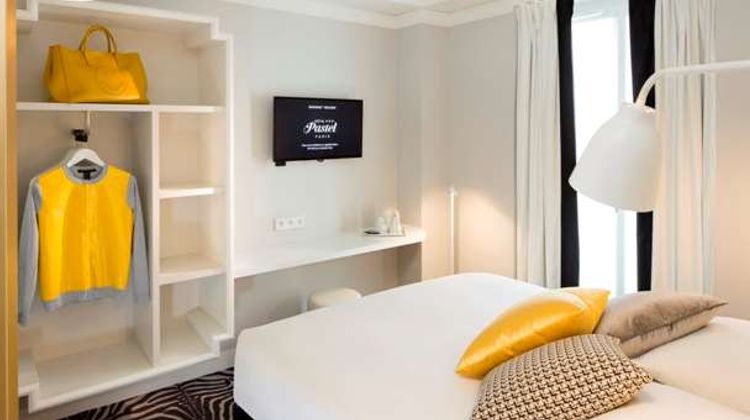 Hotel Pastel Room