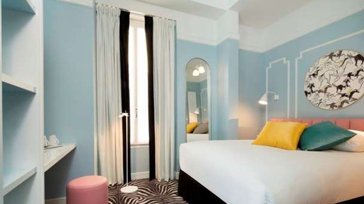 Hotel Pastel Room