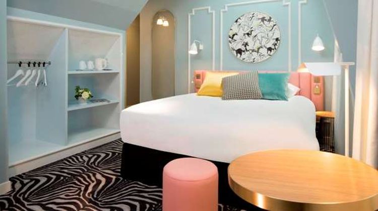 Hotel Pastel Room