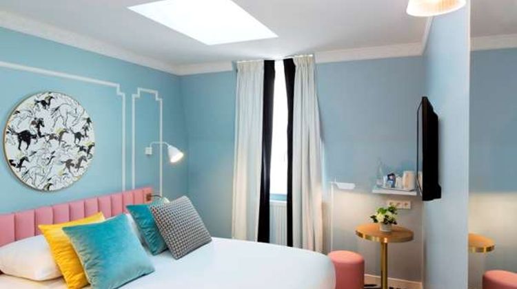Hotel Pastel Room