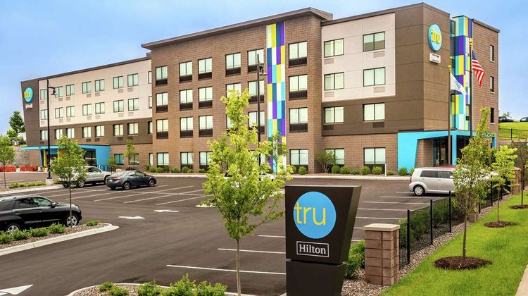 Tru by Hilton Madison West Exterior