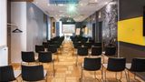 Ibis Lyon Carre de Soie Meeting