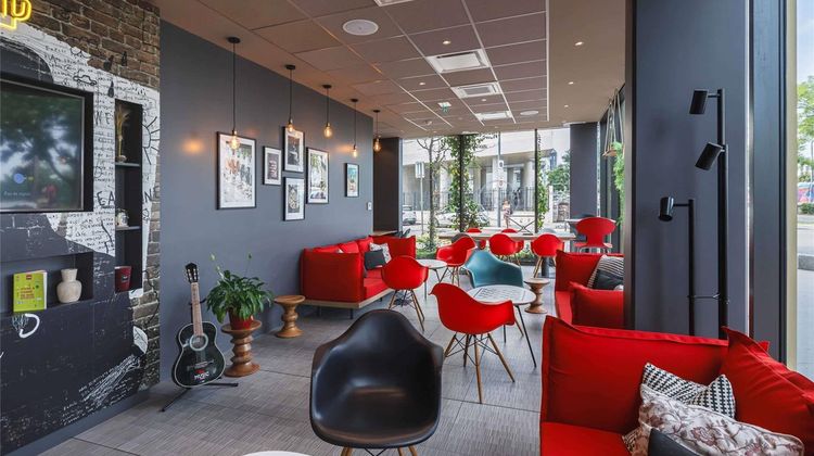Ibis Lyon Carre de Soie Exterior