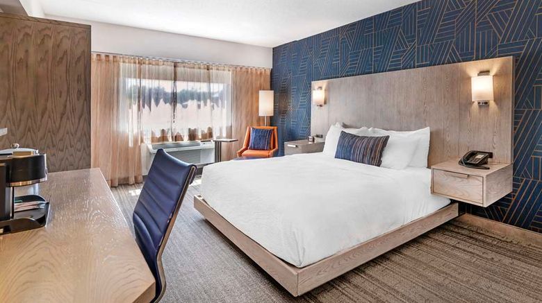 <b>Best Western Plus Landmark Inn Room</b>. Images powered by <a href="https://iceportal.shijigroup.com/" title="IcePortal" target="_blank">IcePortal</a>.
