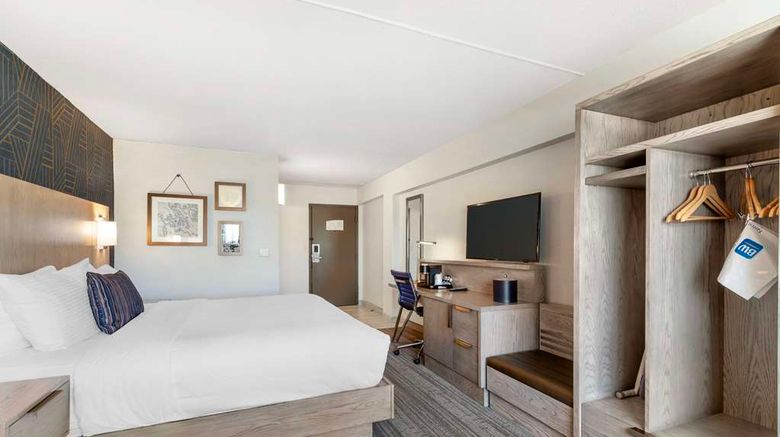 <b>Best Western Plus Landmark Inn Room</b>. Images powered by <a href="https://iceportal.shijigroup.com/" title="IcePortal" target="_blank">IcePortal</a>.