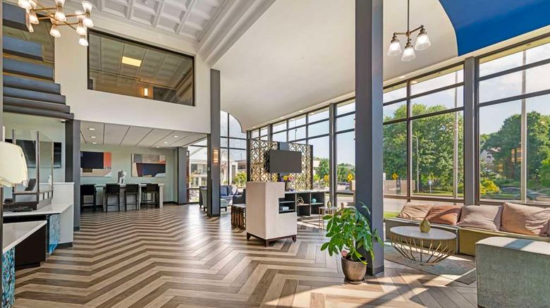<b>Best Western Plus Landmark Inn Lobby</b>. Images powered by <a href="https://iceportal.shijigroup.com/" title="IcePortal" target="_blank">IcePortal</a>.