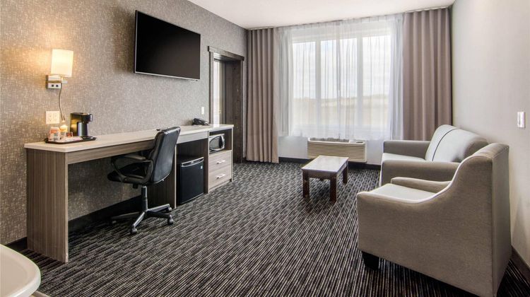 Comfort Inn & Suites North Battleford Suite